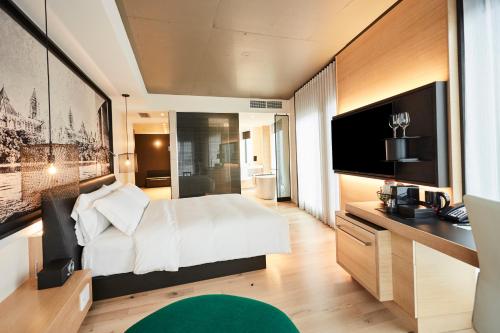 The Prestige Room - 1 King Bed image 3