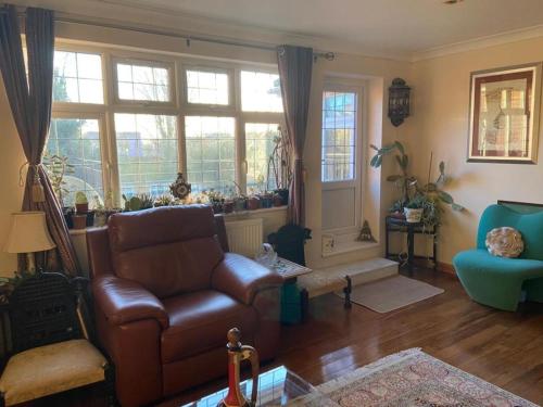 2-Bed Apartment in High Wycombe Private Garden