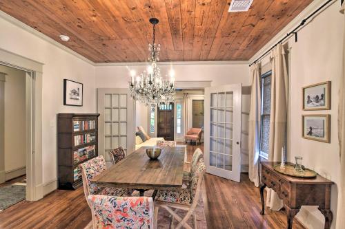 Modern Bungalow Walk to Cafes and Restaurants! - image 3