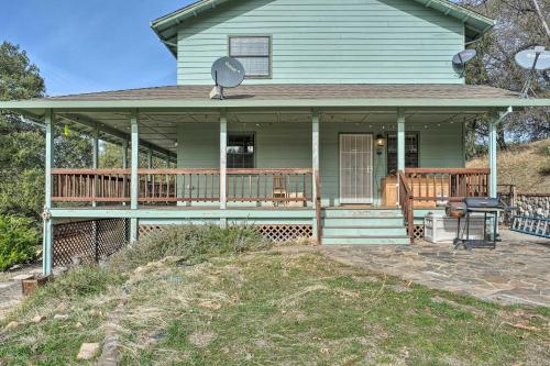 Peaceful Tuolumne Hideaway with Sweeping Views!