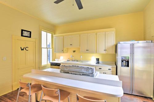 Historic Home in Walkable Area 1 Mi to Beach - image 6