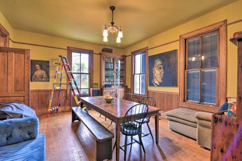 Historic Home in Walkable Area 1 Mi to Beach - image 12