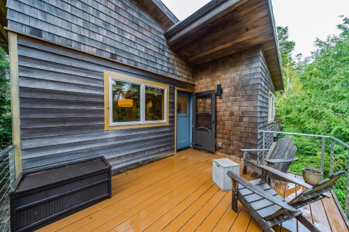 Modern Coastal Retreat in Tillamook