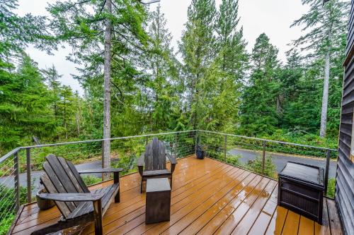 Modern Coastal Retreat in Tillamook