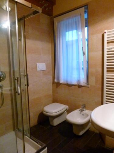 Superior Double or Twin Room with Balcony and Lake View image 2