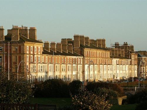 Moray Beachside Apartments - image 6