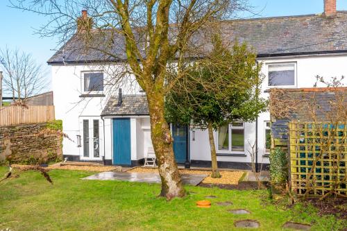 Court Cottage - image 12