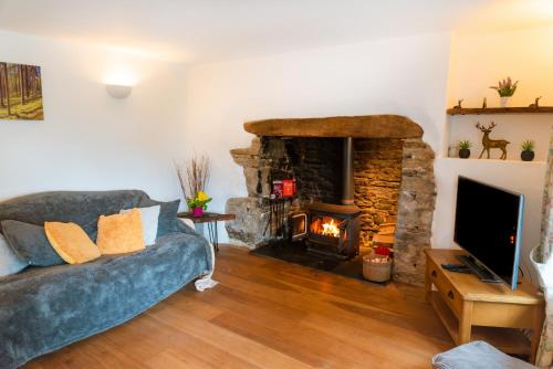 Court Cottage - image 4