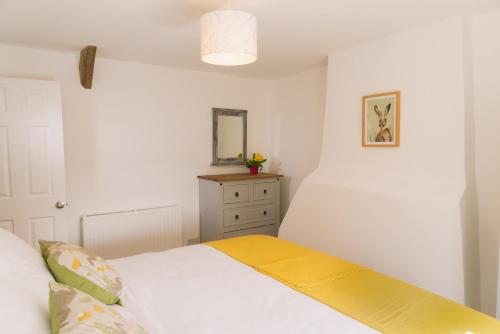 Court Cottage - image 13