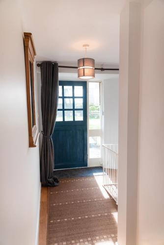 Court Cottage - image 10