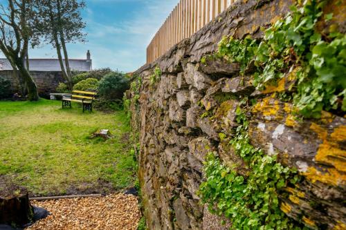 Court Cottage - image 2