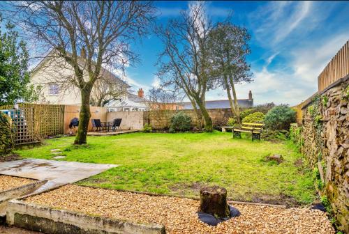 Court Cottage - image 14