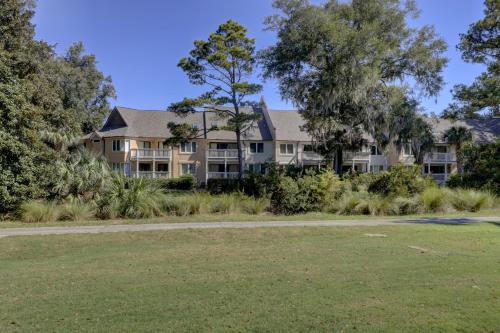 Wonderful luxury condo with great golf views K Bed Beach gear & bike rentals thumb 3