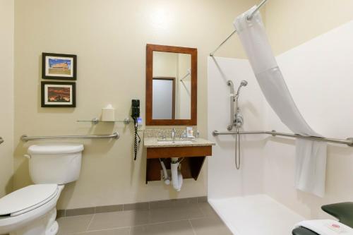 Queen Room - Accessible/Nonsmoking