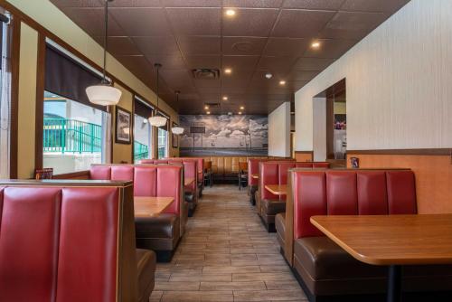 Étterem, Sandman Hotel Vernon in Vernon