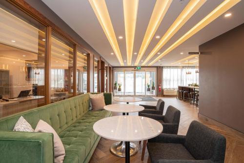 Lobby, Sandman Signature Ottawa Airport Hotel near Ottawa Macdonald-Cartier International Airport