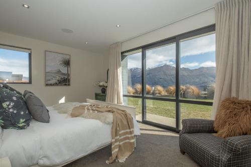 Black Peak View - Sleeps 8 - Spa Pool - Lake Views