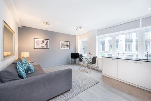 Alfred Place - Beautiful Short Let Apartment In Central London, , London