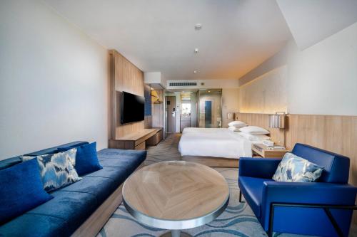 room detail thumbnail 1