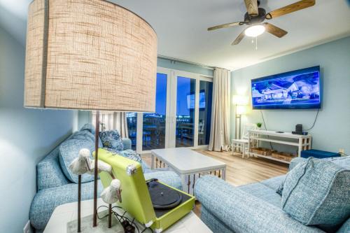Laketown Wharf 410 ! 1 BD 2 Bathroom with Amazing Amenities - image 6