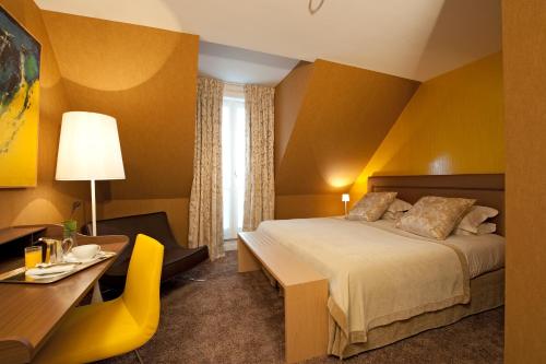 1 queen bed