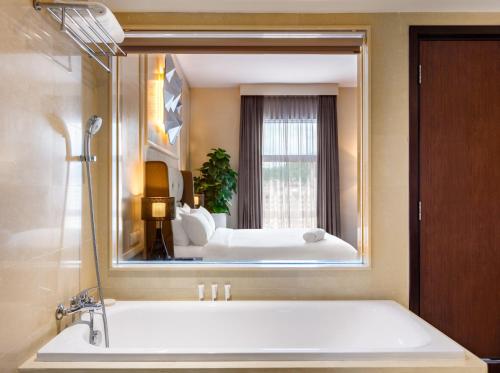 room detail thumbnail 2