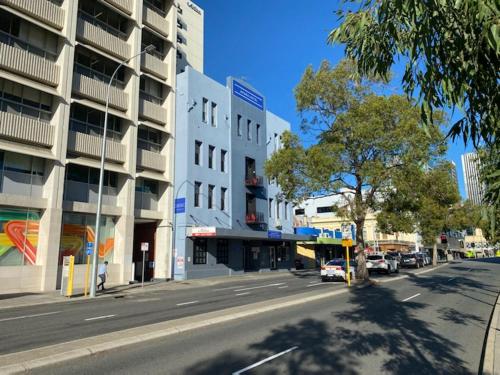 Wallaby Backpackers Hostel Perth - note - Valid passport required to check in - – Perth, IL