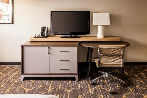 Holiday Inn Santa Ana-Orange County Airport, an IHG Hotel