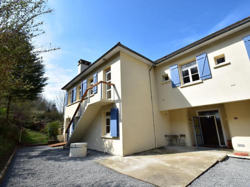 Mansion in Cuzy with Swimming Pool Terrace and Heating - Location saisonnière - Cuzy