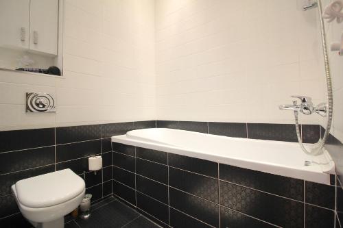 Alpha Apartments by ThaiSPA Park Pool