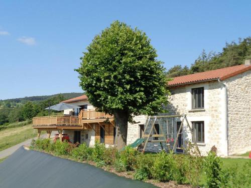 Gîte Saint-Bonnet-le-Courreau, 7 pièces, 15 personnes - FR-1-496-216 gîte à louer Sauvain