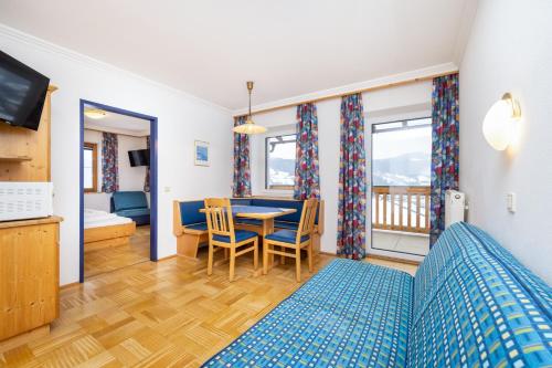 2 bedrooms, 4 beds