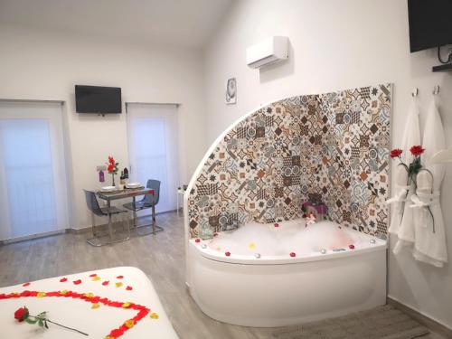 . ERES EMÉRITA "Apartamentos & Suites"