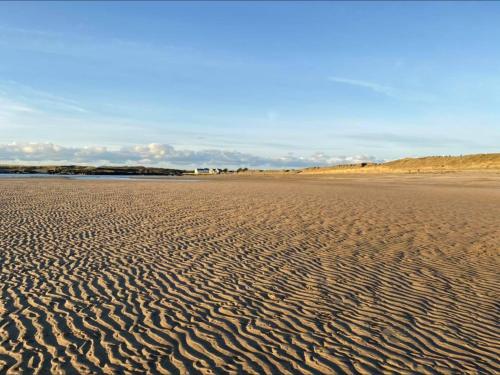 Ümbrus, Country Retreat Sleeps 2 near Cymyran beach in Valley
