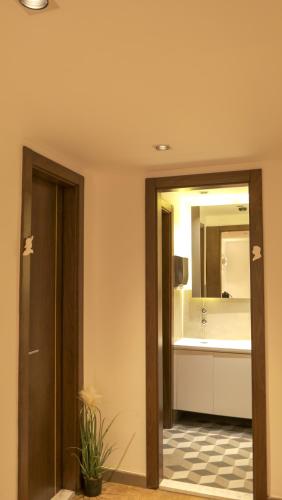 Hotel Consul - image 11