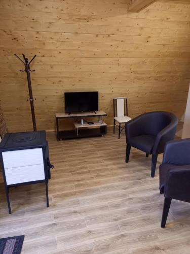 Woodland cottages - image 2