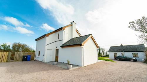 Stylish, Spacious Sea View House in Galway