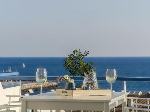  Sitges Spaces Sea View Paradise- 2 Bedrooms, 2 Bathrooms, Terrace, Amazing Sea Views, Pension in Sitges