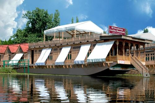 WelcomHeritage Gurkha Houseboats