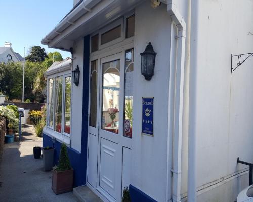 Seacroft Guest House - image 2