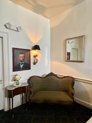 The Inn at Lincoln Square image 36