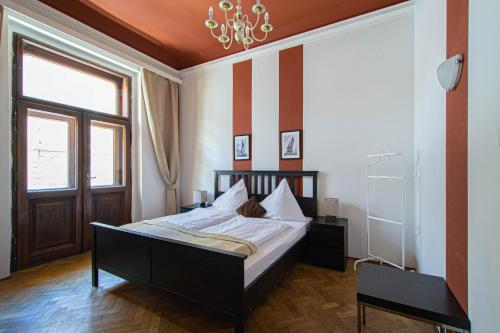 For celebrations spacious 3BDR apartment with balcony, Прага (фото 8)