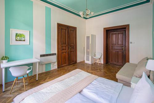 For celebrations spacious 3BDR apartment with balcony, Прага (фото 9)