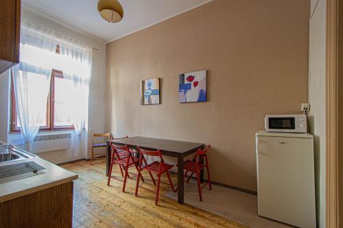 For celebrations spacious 3BDR apartment with balcony, Прага (фото 11)