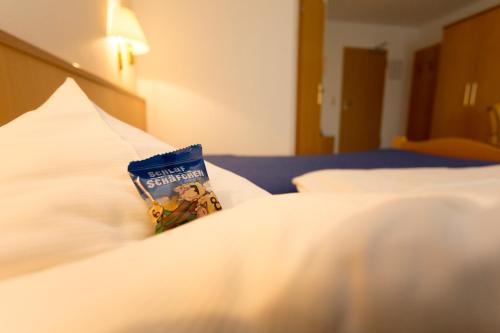 1 king bed, 2 twin beds