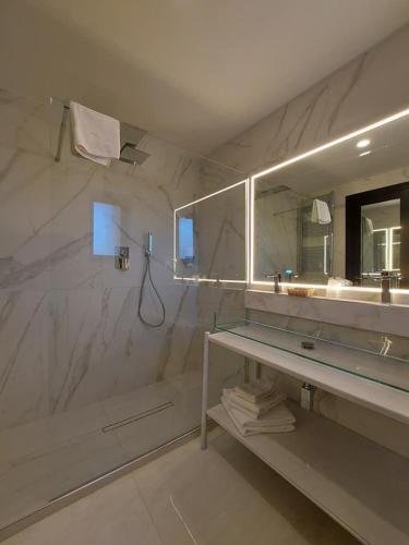 Deluxe Double Room with Shower