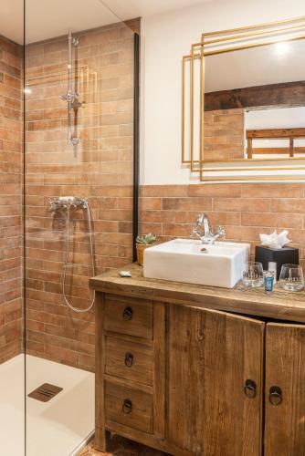 Double Room with Private Bathroom image 4