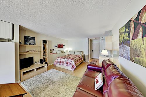 Apple Valley Villas - Pools Gym & Private Beach condo - image 3