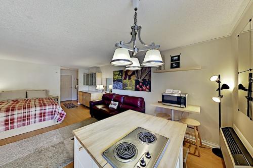 Apple Valley Villas - Pools Gym & Private Beach condo - image 5