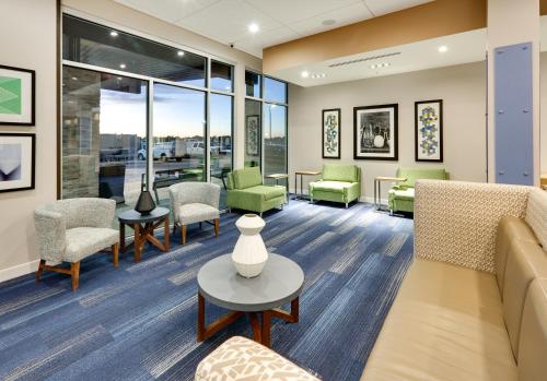 Holiday Inn Express And Suites Kermit By IHG - 로비